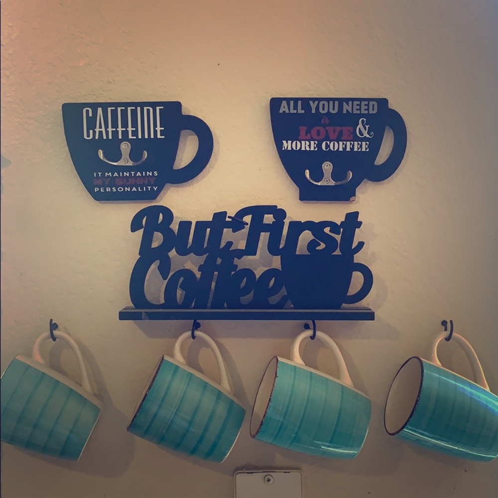 Kitchen decor and mugs